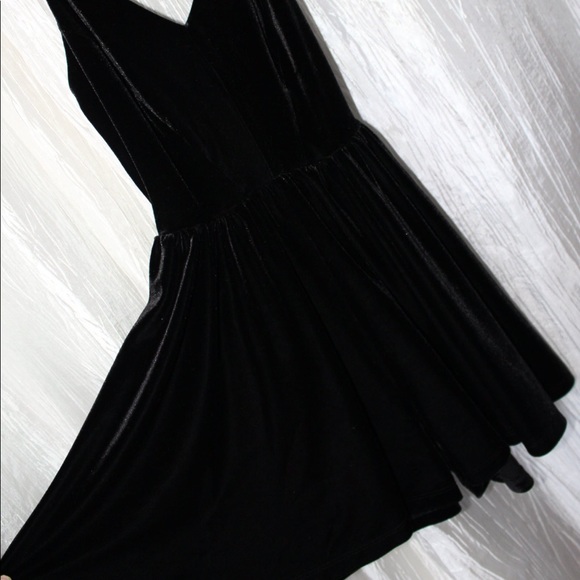 ♣️Velvet Romper♠️ - Picture 5 of 7